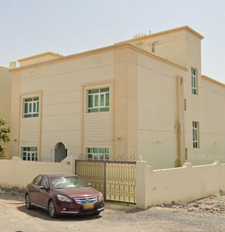 فيلا  للبيع في العامرات - السادسة